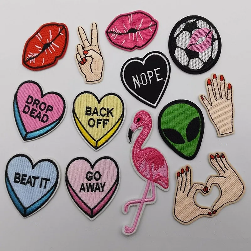 

20pcs/lot Round Embroidery Patches Letters Flamingos Finger Love Alien Clothing Accessories Heat Transfer Badge Iron Clothes
