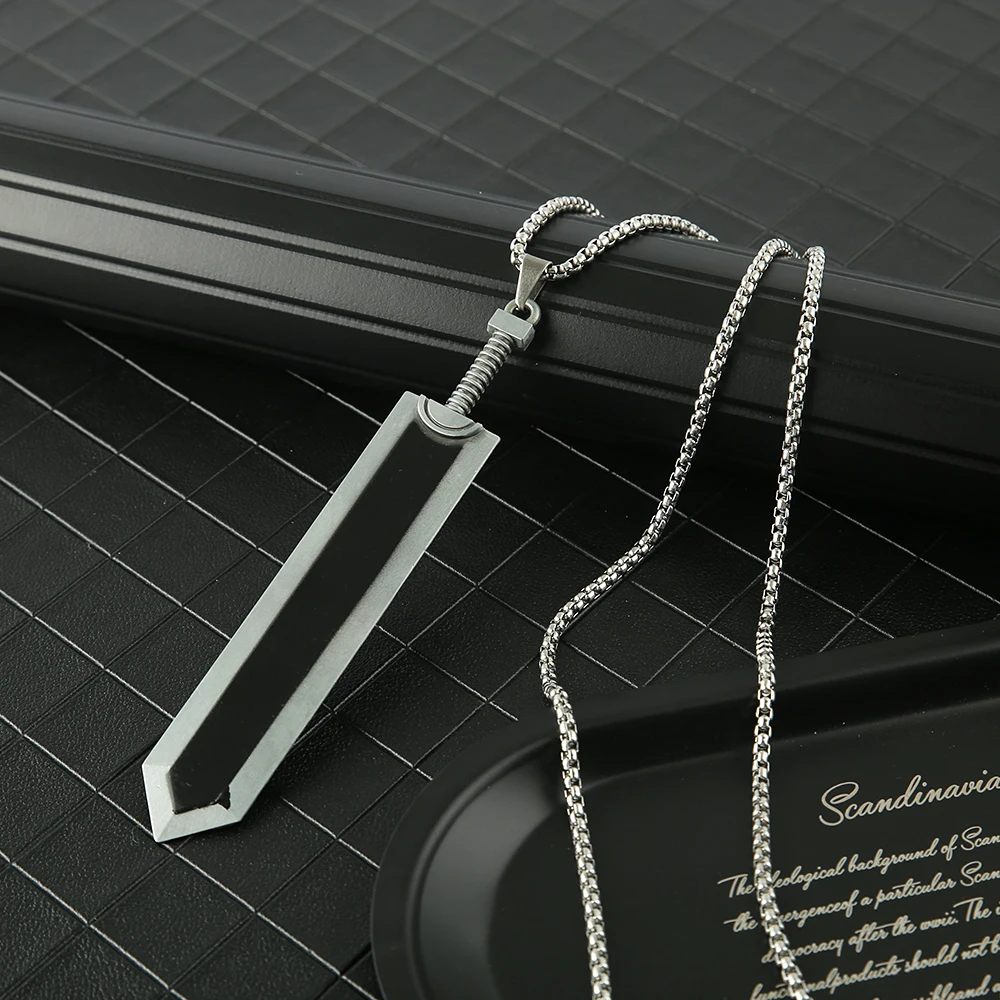 Ожерелье с кулоном в виде черного меча для мужчин и женщин