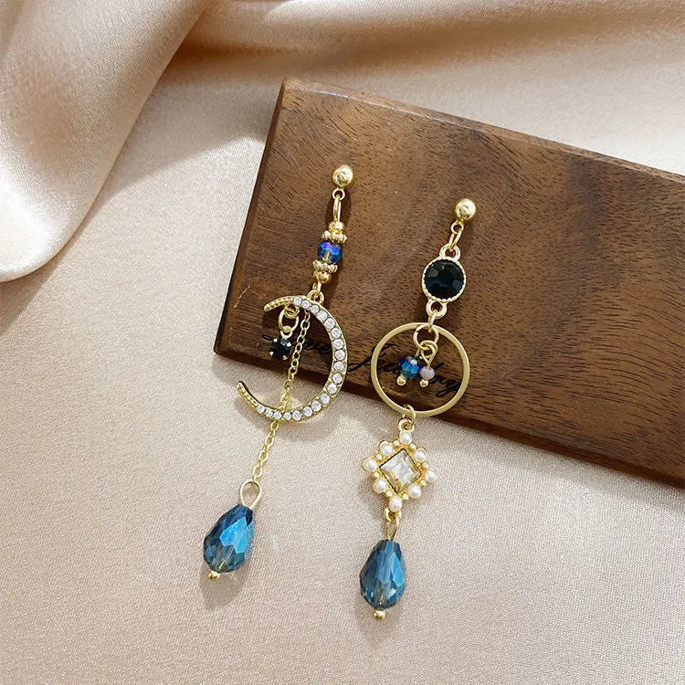 

Baroque Elegant Blue Flashing Rhinestone Water Drop Clip Earrings Asymmetric Moon Tassel Long Clip Earrings No Piercing Women