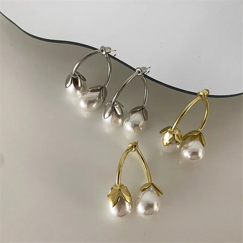

YANGLIUJIA Metal Flower Pearl Earrings Sweet Elegant Fashion Personality Earrings Women Party Wedding Jewelry Accessories