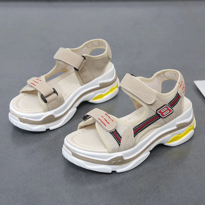 Женские сандалии Женская спортивная обувь на танкетке пляжная с пряжкой липучке