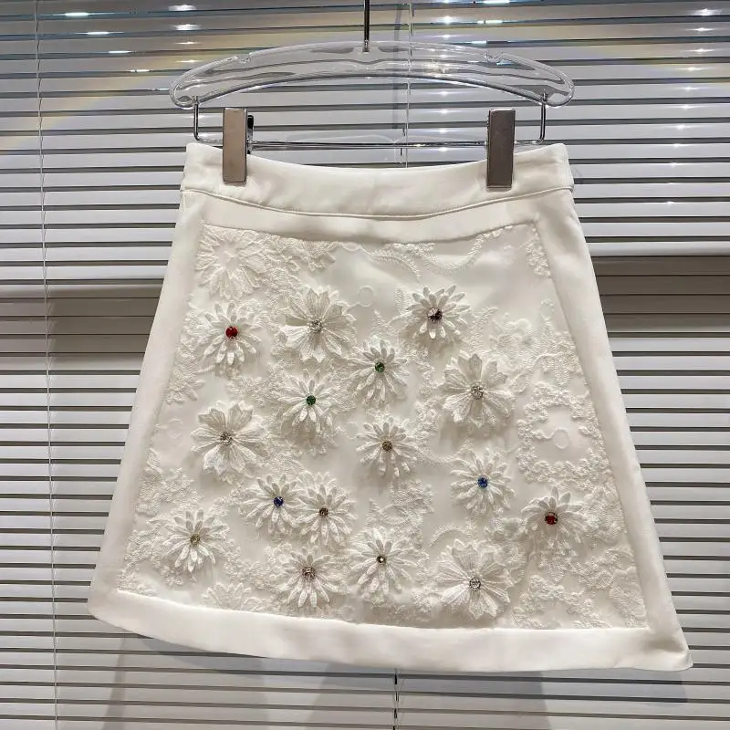 

2021 Summer New Elegant Fashion Women Crocheted Flower Decoration A- Line Short Skirt Women's High Waist Slimming Skirt