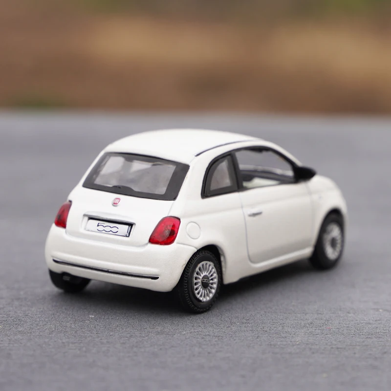 Бесплатная доставка Новинка 1:43 Fiat 500 модель автомобиля из сплава Литые и