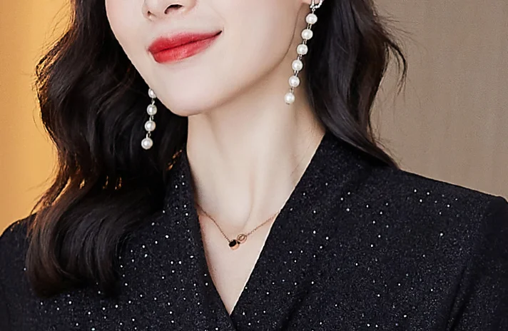 

Elegant female long sleeve diamonds T shirt fashion women tops korean spring new 2021 lady shirt