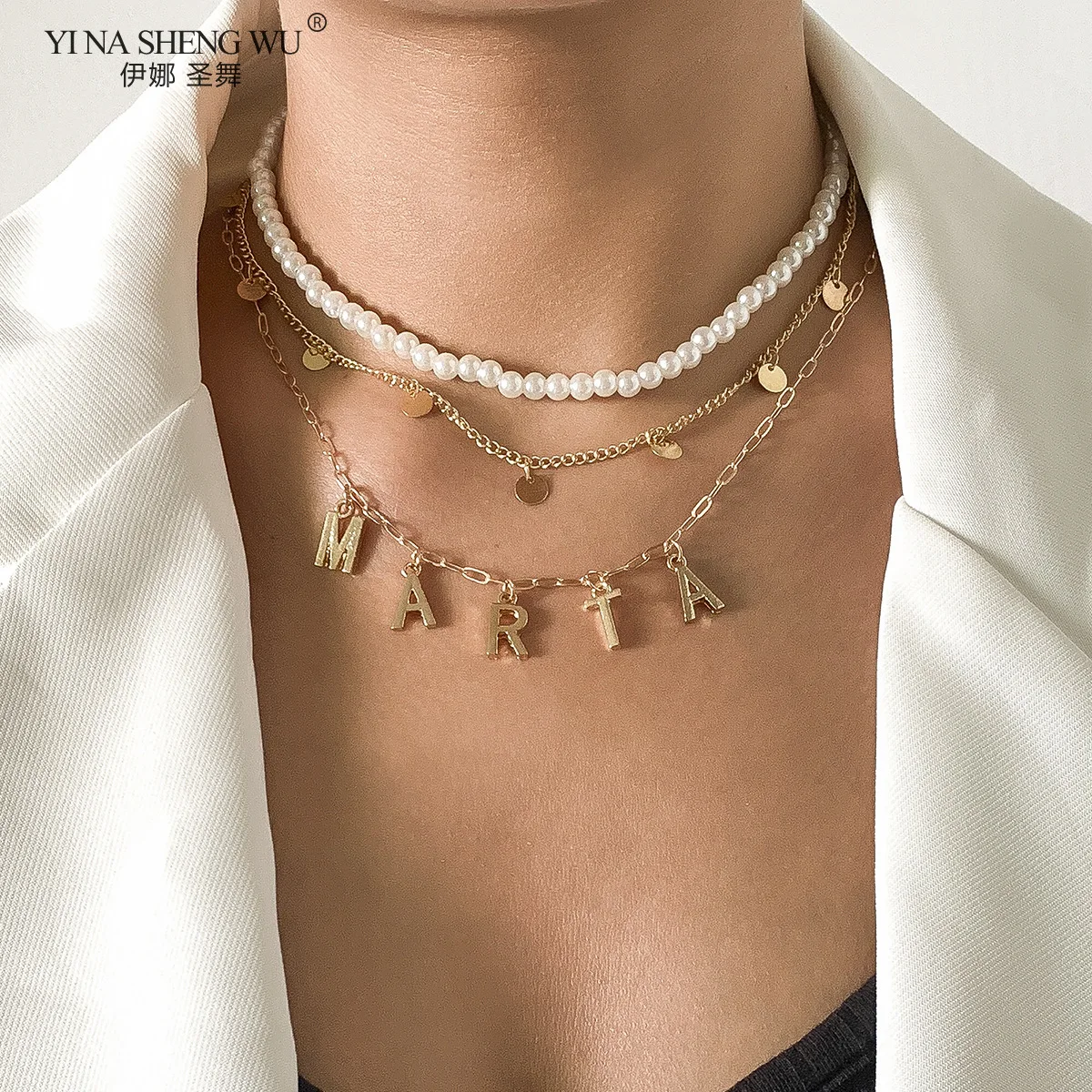 

Богемные Многослойные очаровательные Чокеры с кисточками и буквами, ожерелья с имитацией жемчуга для женщин, винтажные золотистые и Серебр...