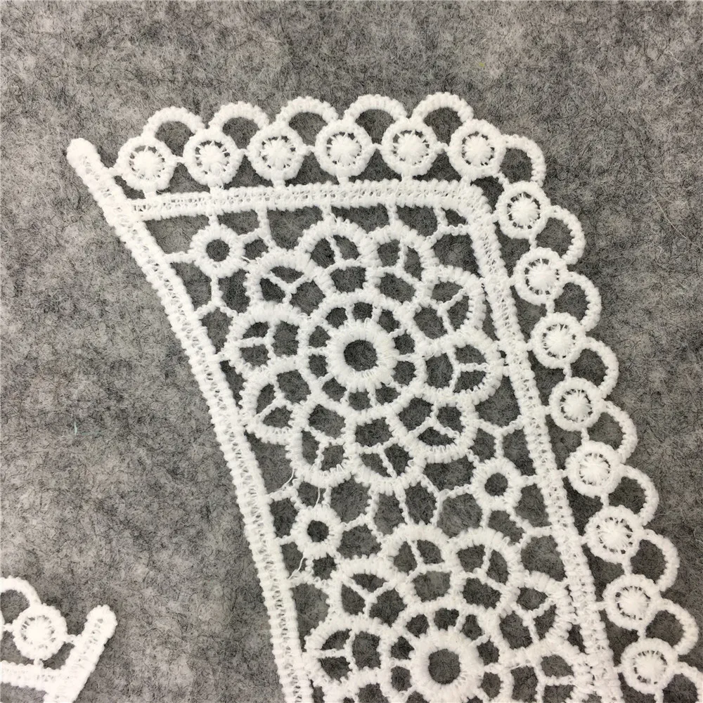 Белая вышитая кружевная аппликация на воротнике изысканное украшение отделка