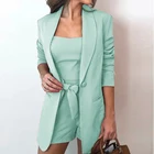 Костюм женский осенний из трех предметов, офисный пиджак с длинным рукавом и топ на бретельках, шорты