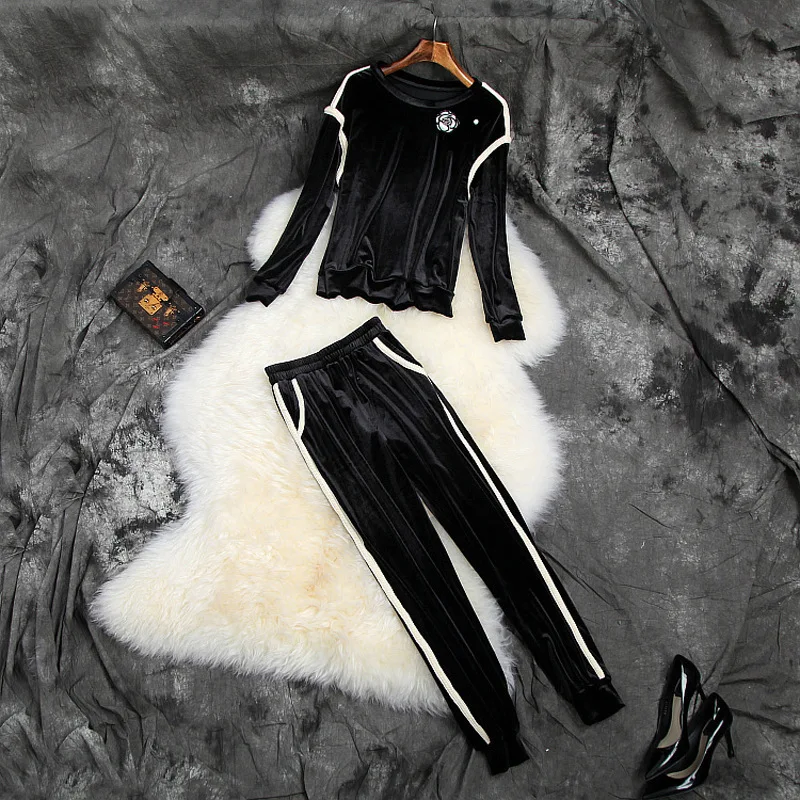 Женский бархатный брючный костюм повседневный из двух предметов с полосками