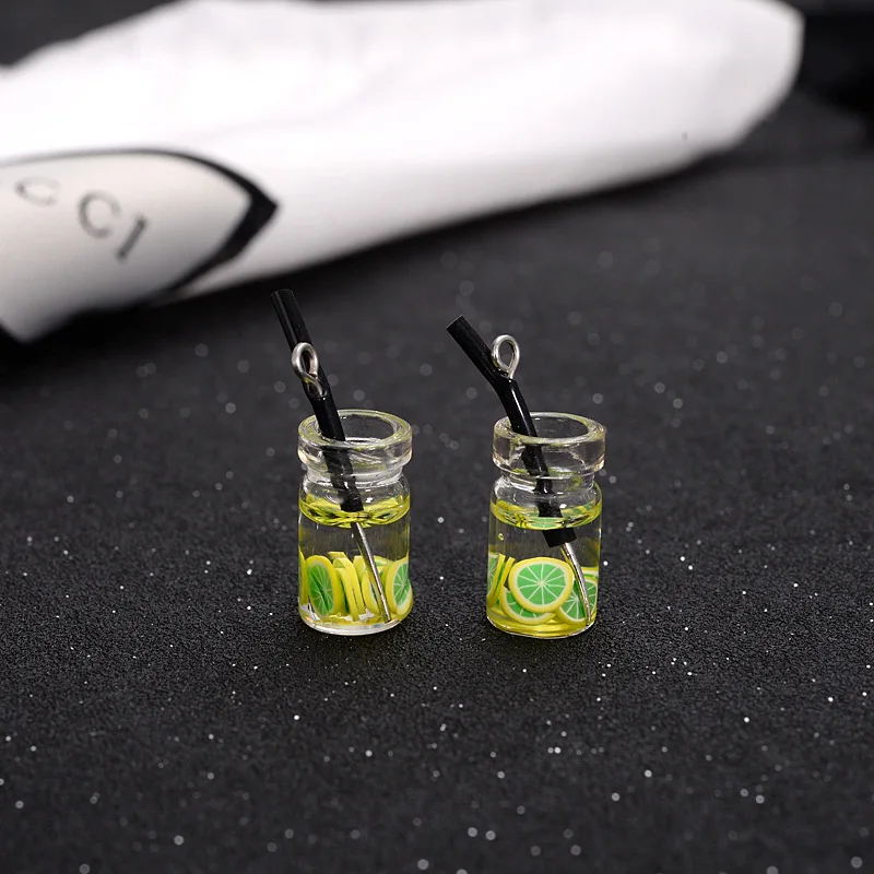 

2pcs Dollhouse Miniature Food Mini Resin Fruit Bottle Simulation Drinks Model Toys Fruit Drink Play Dollhouse Dolls Accessories