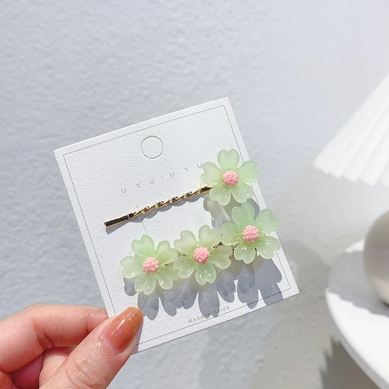 

2pcs Spring Summer New Luminous Flower Hairpin for Girls Resin Daisy Hair Clip Sweet Girl Headdress Children's Hair Accessories
