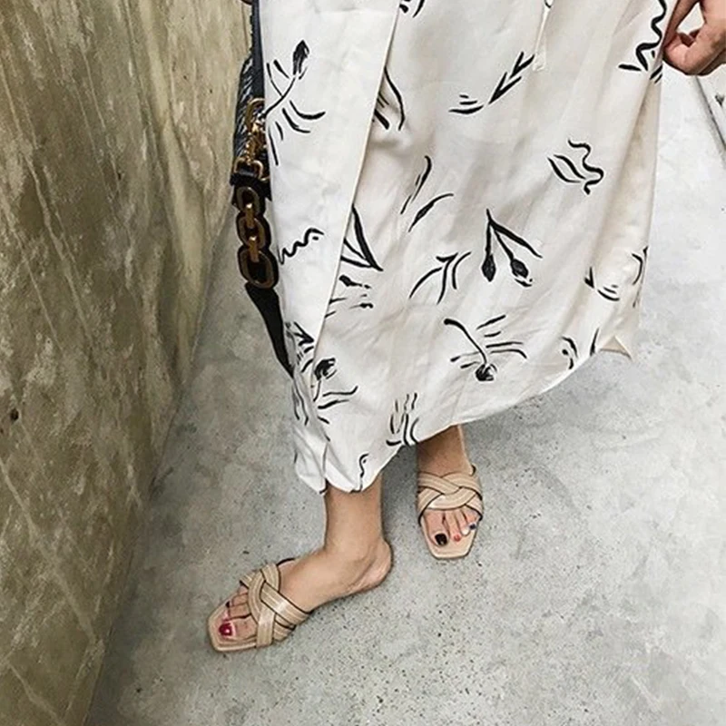 

Summer Slippers Women Cross Bands Flats 2021 Fashion Female Beach Slides Shoe Retro Solid Brown Shoes Women Rome Style Slippers