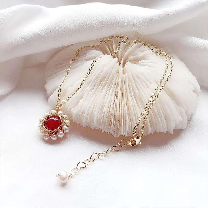 

Daisy Red Agate Necklace Pearl Necklace Silver Chain Necklace For Women 2021 Jewelry Gift Pendant Necklaces