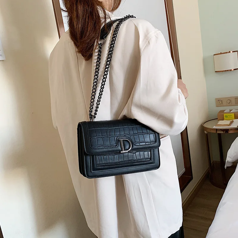 

2021new women's bag luxury Bag Messenger Bag Shoulder Bag Versatile fashion French chain messenger bag makeup bag lipstick bag