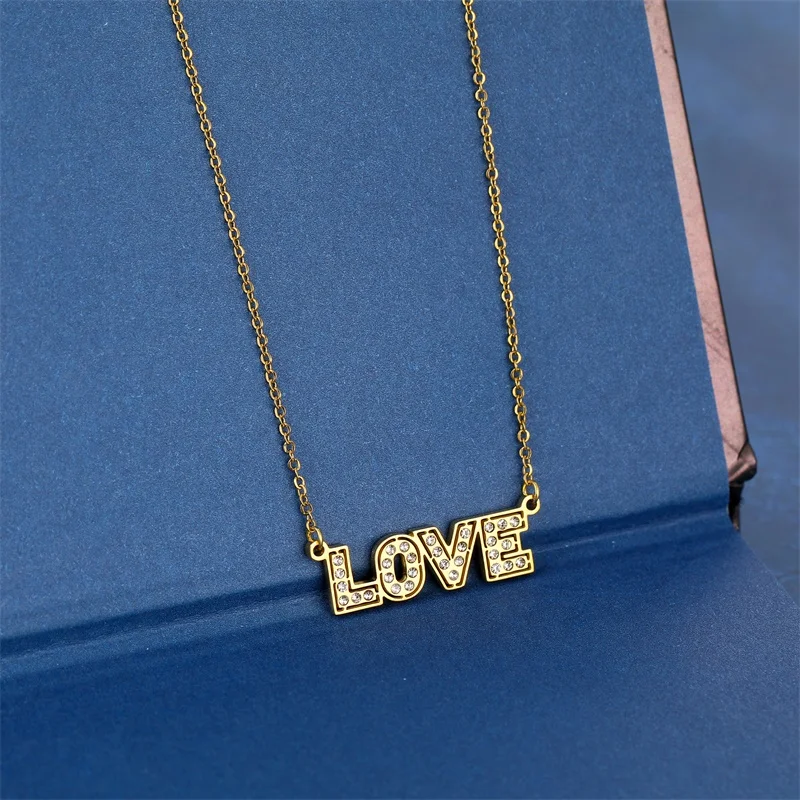 Цепочка на воротник с кулоном женская ожерелье из циркония надписью влюбленного