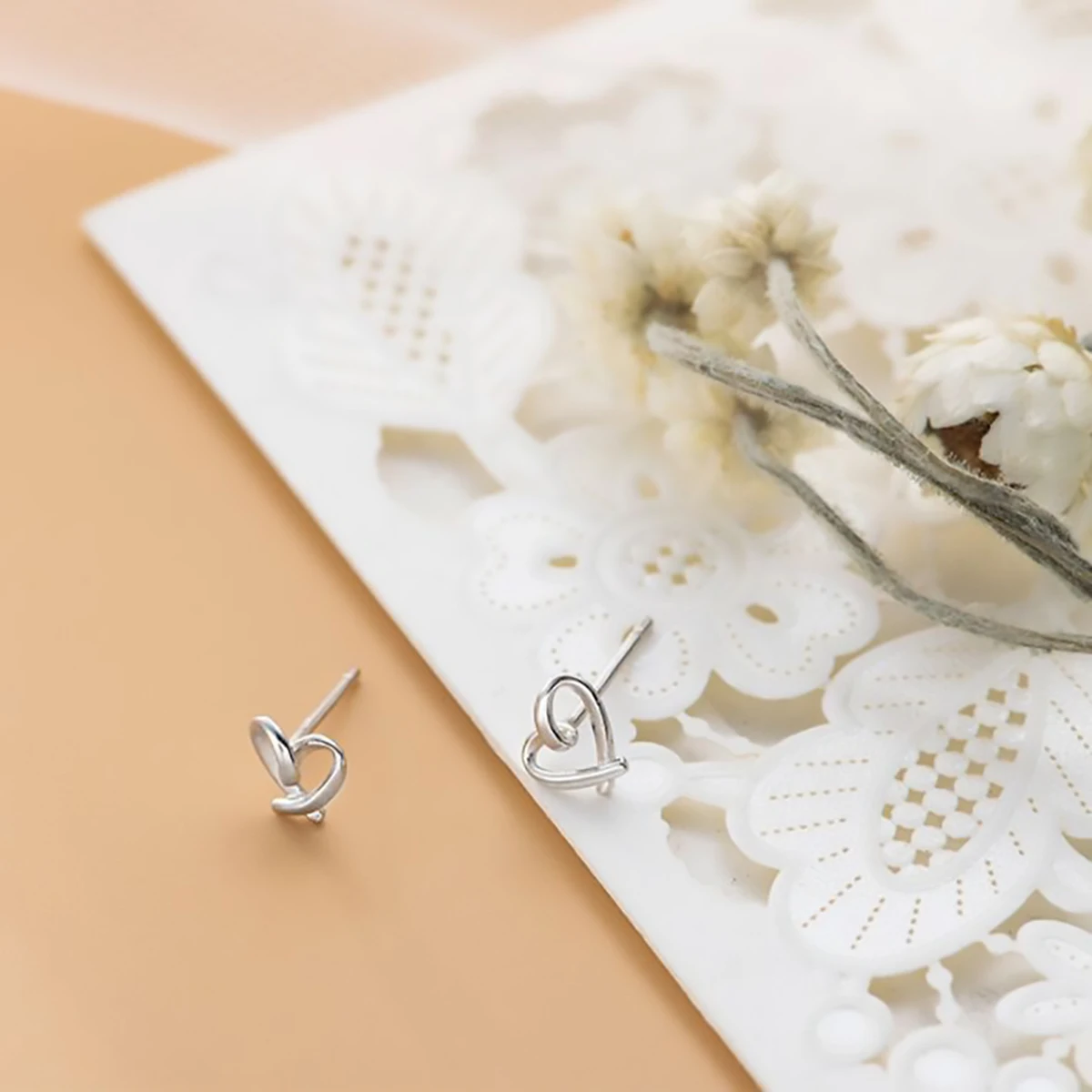 

Earrings 2021 Trendy 925 Sterling Silver Heart-shaped Stud Earrings Female Sweet Mini Hollow Heart Earrings Fashion Simple