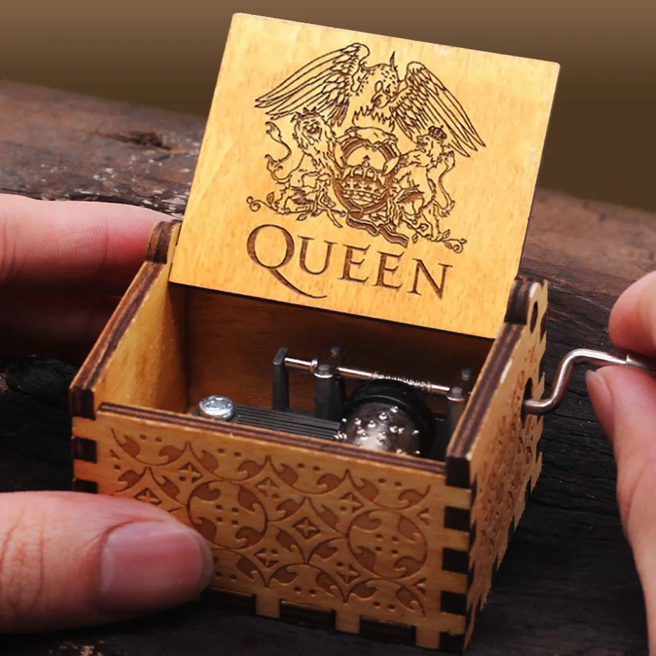 Queen New Carved Queen Music Box Star Wars Game of Throne Castle In The Sky Hand Cranked Wood Music Box Christmas Gift - Цвет: Queen