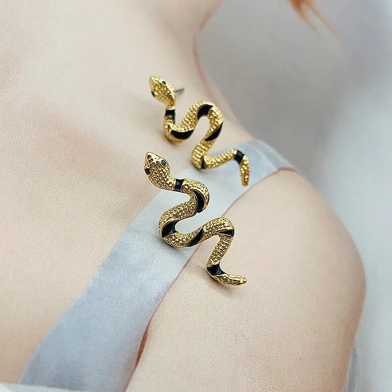 Серьги-гвоздики JOUVAL в виде маленькой змеи женские золотистые серьги животных