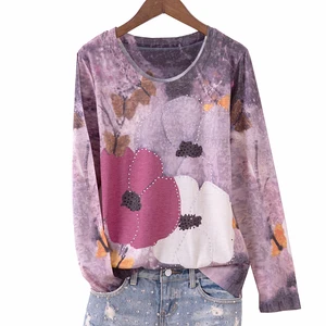 Женская футболка с длинным рукавом, круглым вырезом и цветочным принтом
