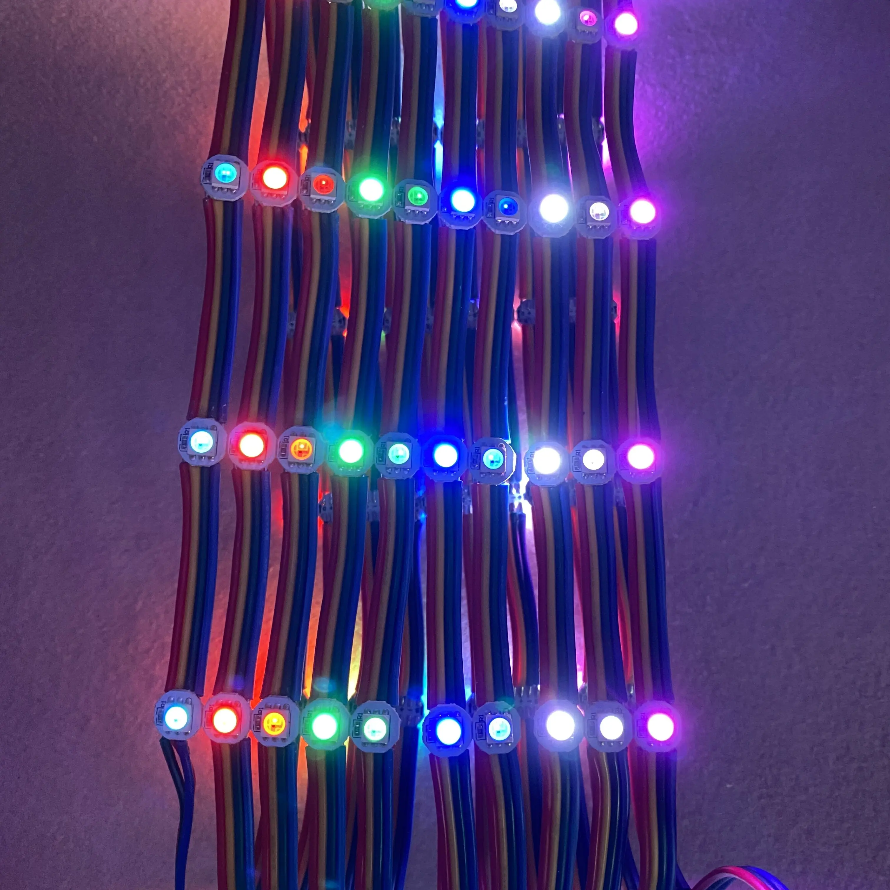 Светодиодная Пиксельная лампа полноцветная с адресной подсветкой вход 5 в