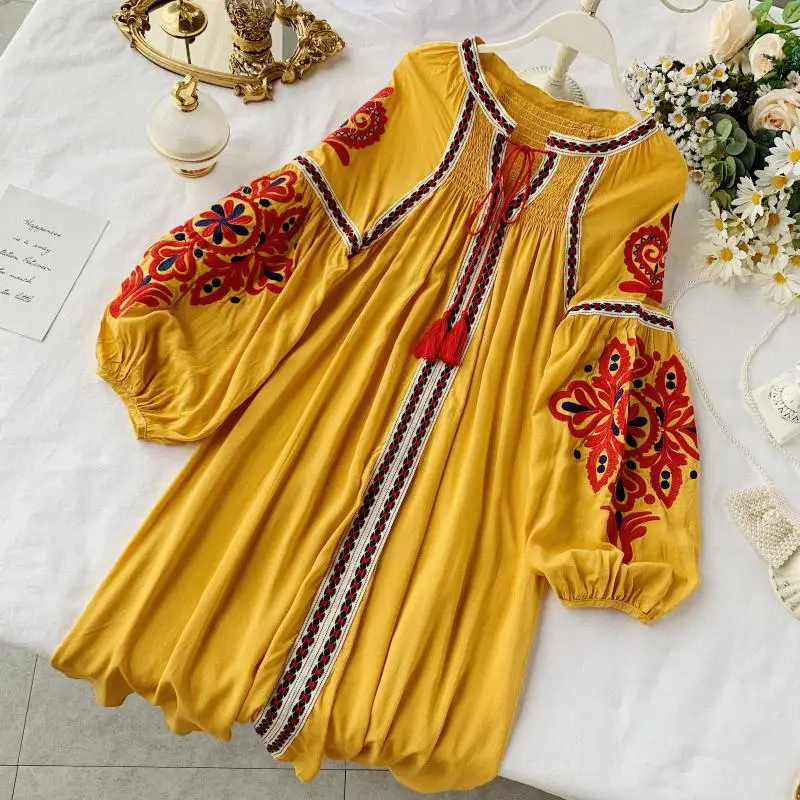 Платье женское ТРАПЕЦИЕВИДНОЕ с вышивкой короткое хлопково льняное богемное