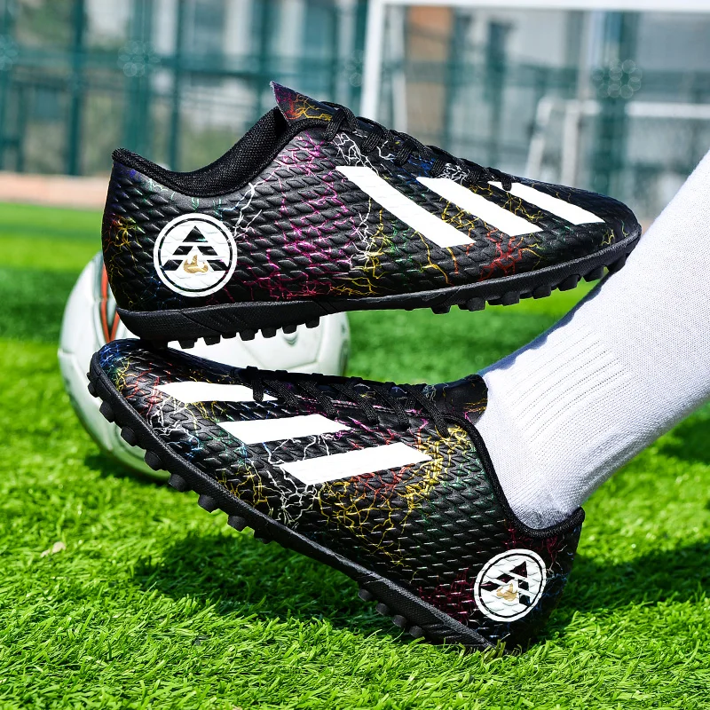 

Новые стильные мужские футбольные туфли 2021 года с высоким голенищем для помещений FG/TF Нескользящие футбольные кроссовки для улицы футбольн...