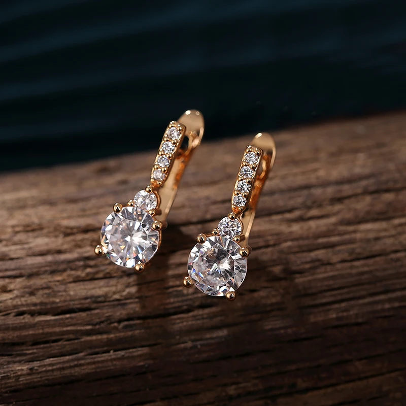 Новые модные белые серьги-гвоздики с кубическим цирконием классические