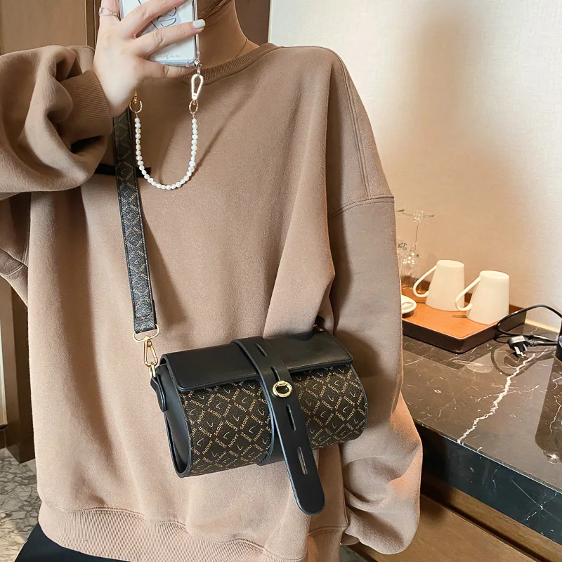 

French Design Bag Women's 2021 New Fashion One-shoulder Armpit Bag Messenger Boston Bag