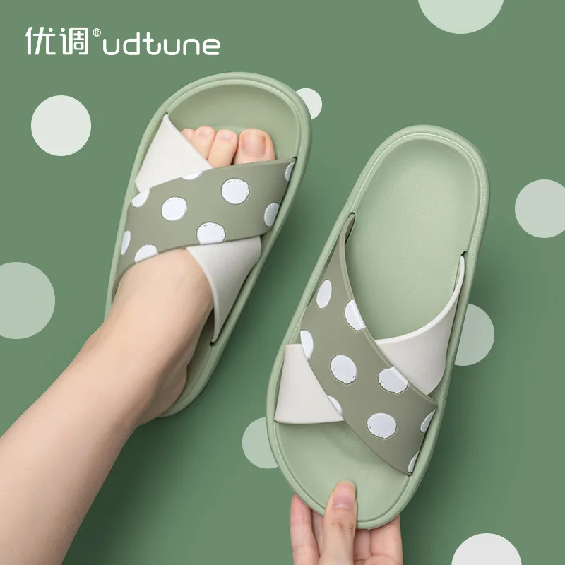 

Женская обувь милое в горошек, летняя обувь с плоской подошвой, уличные домашняя обувь EVA; Мягкая женская обувь; Домашние тапочки на нескольз...