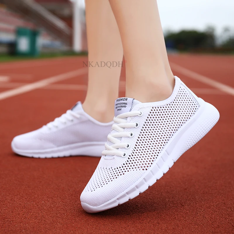 

Кроссовки женские сетчатсветильник дышащие на шнуровке, легкие повседневные спортивные беговые туфли на плоской подошве, фиолетовые, розо...