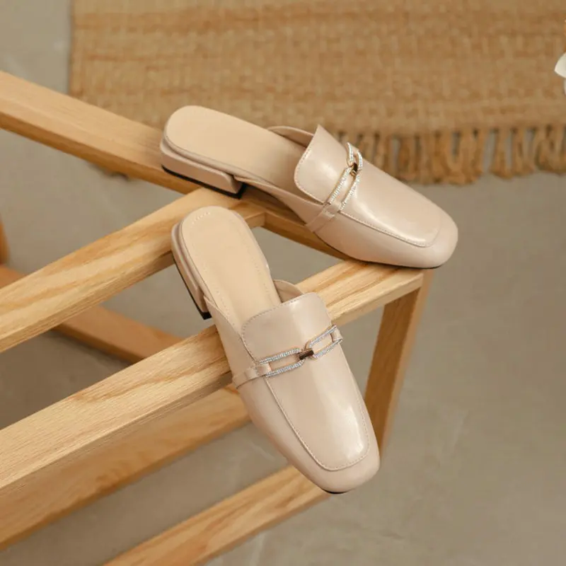 

Sianie Tianie Luxury Brand Patent PU Leather Square Toe Chunky Low Heels Womens Slippers Bling Glitter Chain Woman Mules Slides