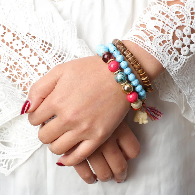 

Браслет многослойный женский с цветными бусинами и кисточками