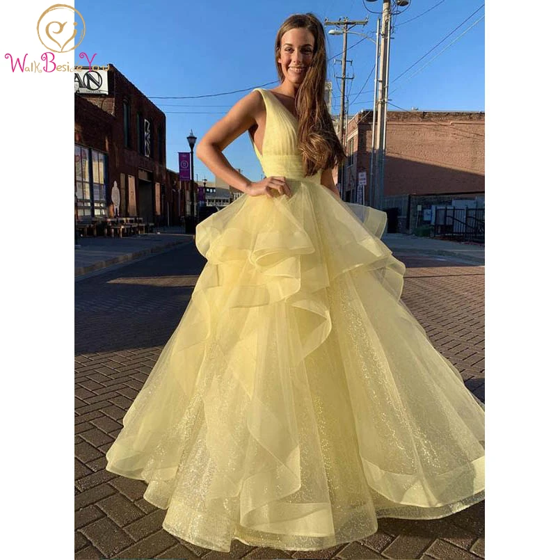 

Вечернее платье с блестками, желтое, с оборками, глубоким V-образным вырезом, без рукавов, длинное, для выпускного вечера