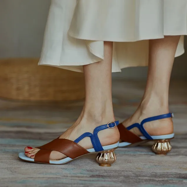 Женские босоножки с перекрестными ремешками Босоножки на каблуке сказочные