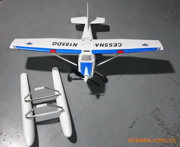 Модель радиоуправляемого самолета с бесщеточной подачей эпоксидной пены Cessna 185