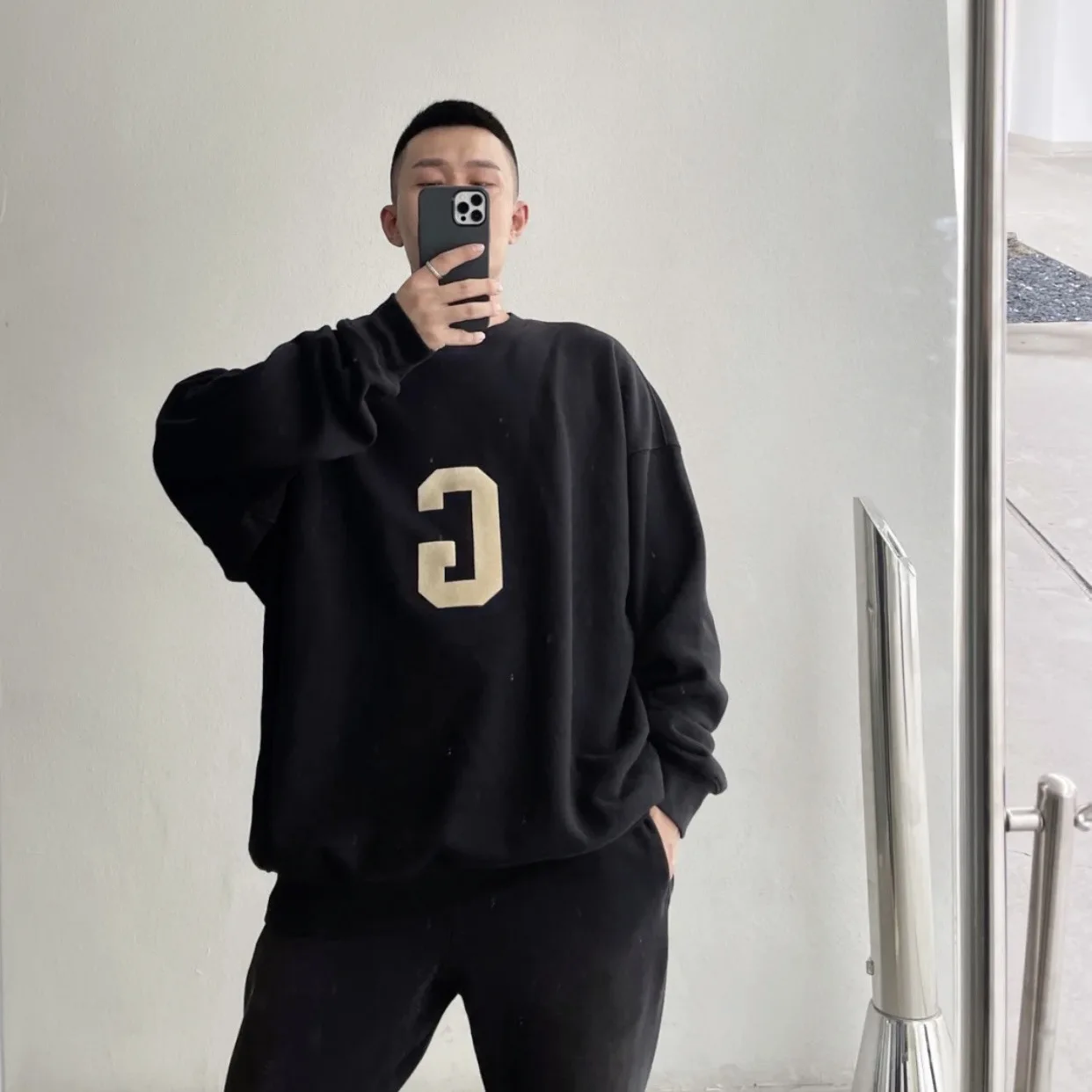 

Hoodies & Sweatshirts