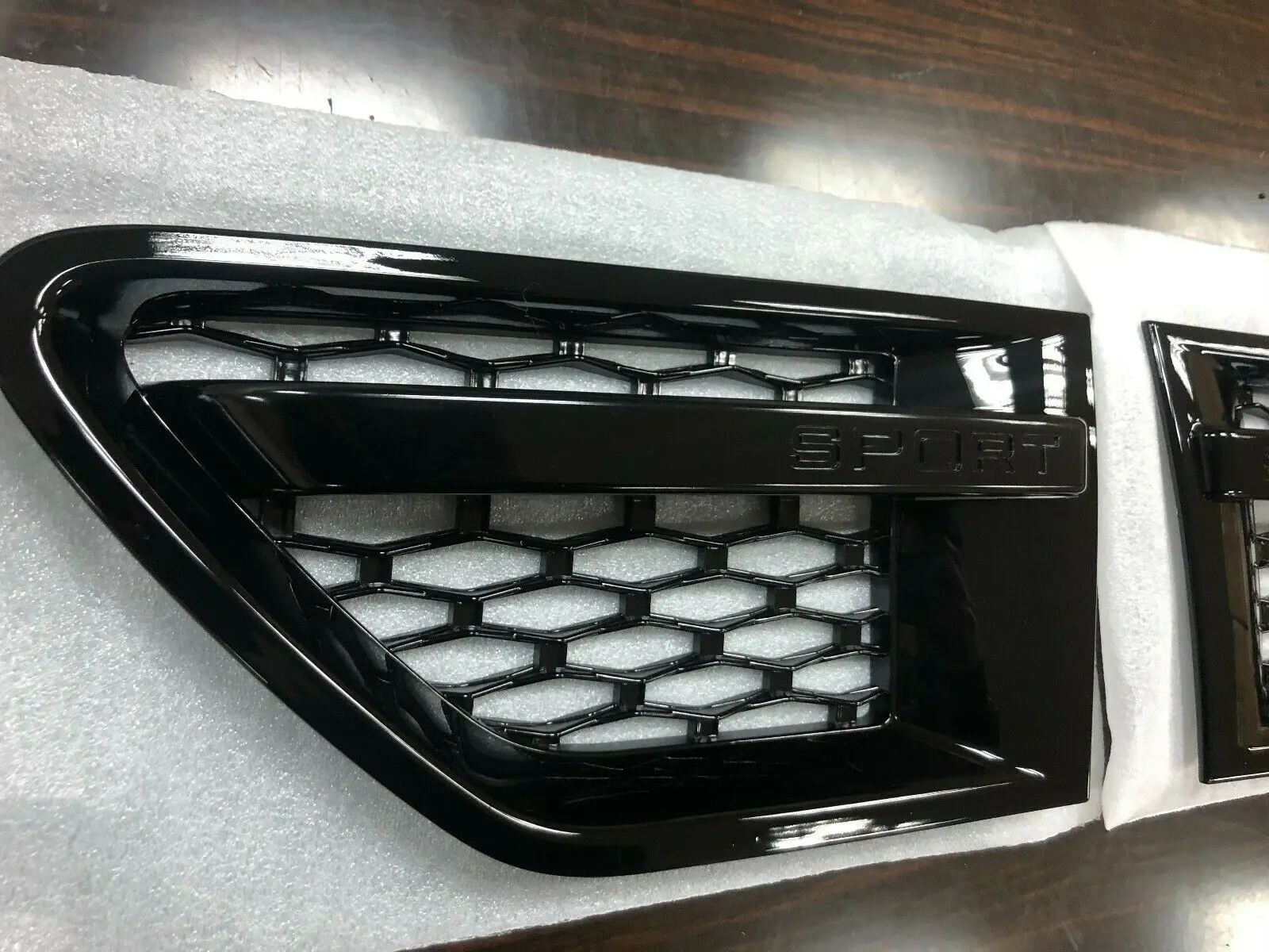 Для глянцевой черной 3D сетки боковое отверстие R RANGE ROVER SPORT L320 модель 2010-2013 |