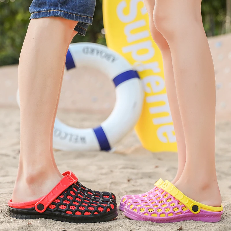 Женские садовые шлепанцы прорезиненная обувь плоская подошва пляжные тапочки