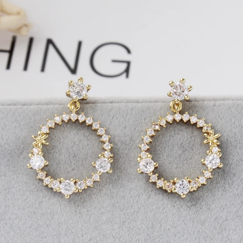 

Korean Classic Zircon Crystal Flower Women Stud Earrings CZ Zircon Earrings Fashion Jewelry Womens Wedding Accessories 2021
