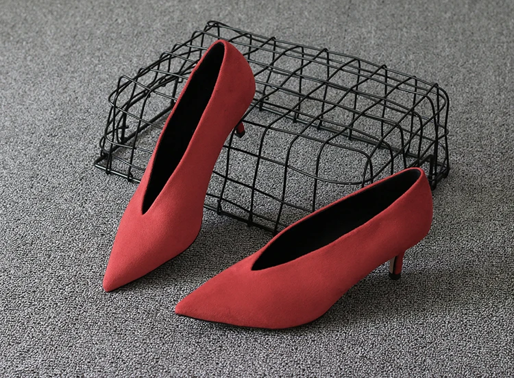 Женские туфли с острым носком на тонком каблуке тонкие глубоким V-образным