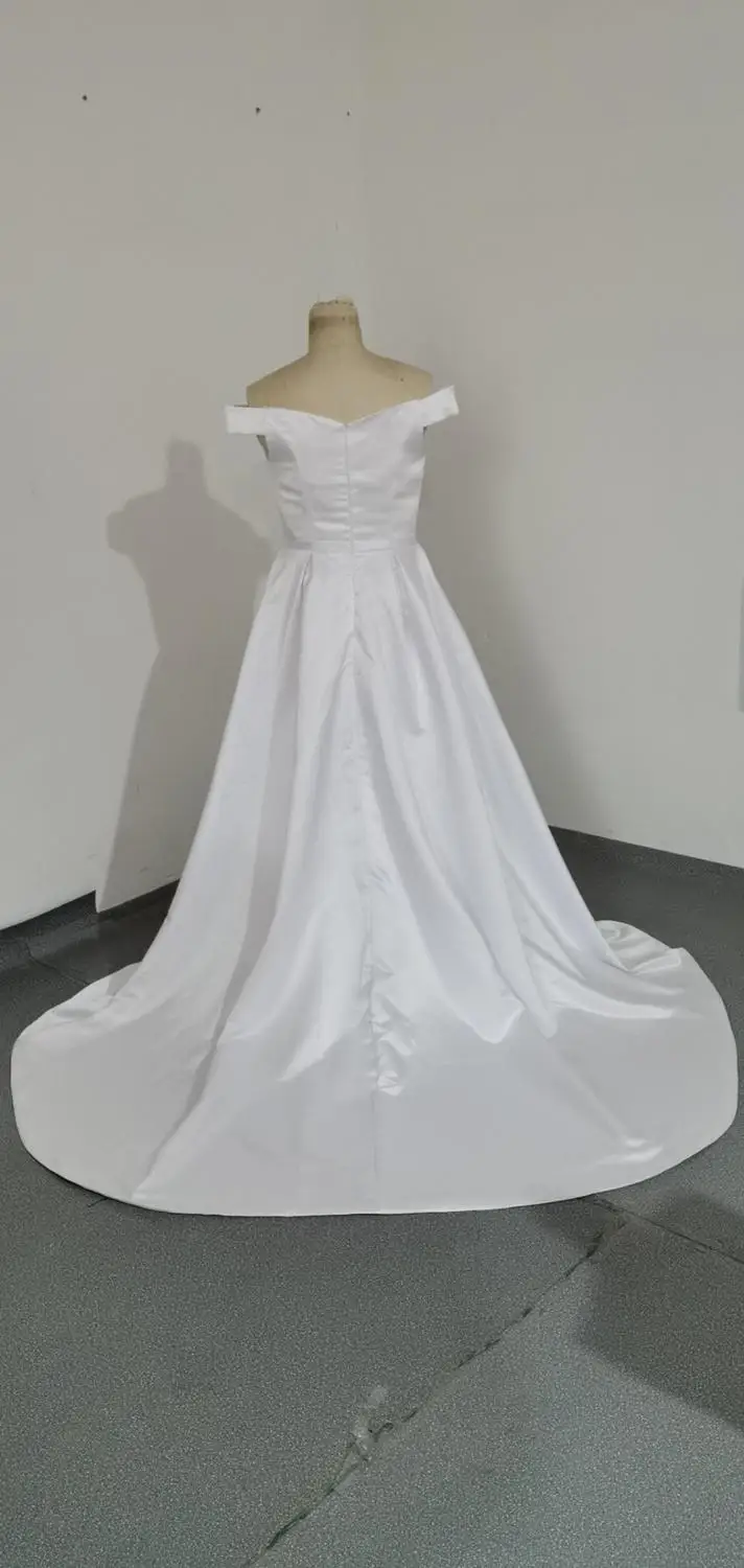 

Modest Simple Wedding Dresses Vintage Satin Off The Shoulder A-line Wedding Dress Country Garden Bridal Gown