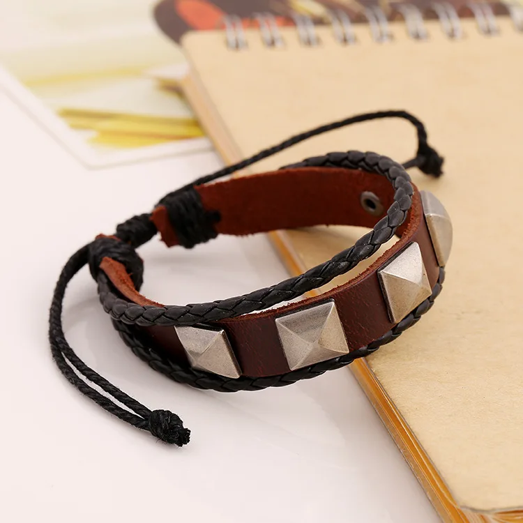 Браслеты из натуральной кожи с металлическими заклепками в винтажном стиле |