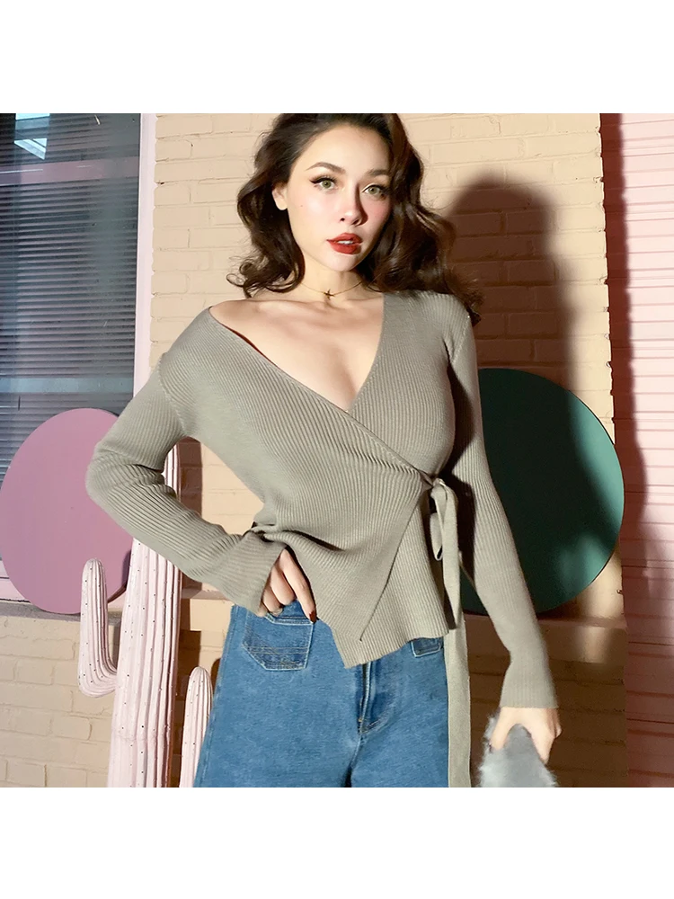 Женский трикотажный свитер с V-образным вырезом 2 цвета |