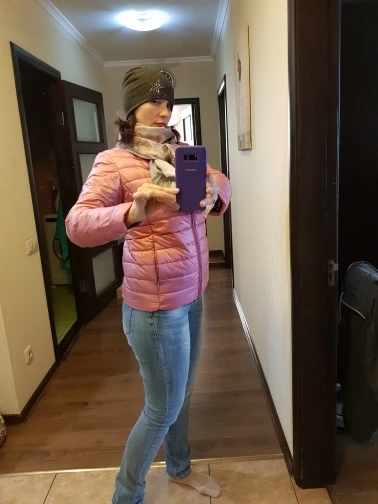 Ультра-легкий тонкий женский пуховик больших размеров осенне-зимнее приталенное короткое теплое пальто с капюшоном на белом утином пуху женская верхняя одежда