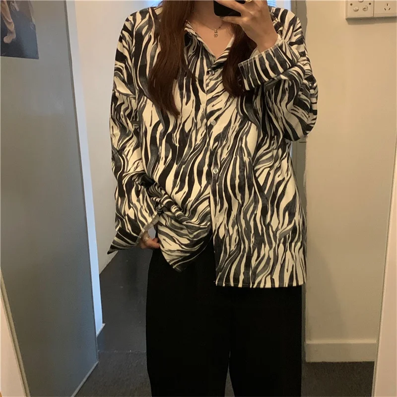 

2021 Early Spring New Hong Kong-Style Retro Zebra Print Long-Sleeved Shirt Female Korean Version Was Thin Design Niche Shirt