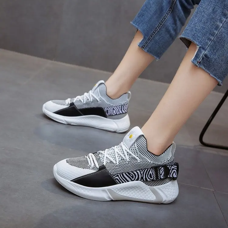 

2020 Spring and Summer New Breathable Shoes Wild Mesh Breathable Sandals Fashion Network Shoes Women Sneakers