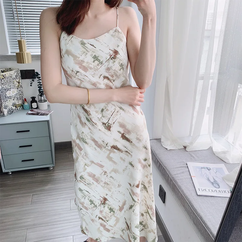 

French hanging dress 2021 new design sense niche external wear temperament slim v-neck a-line floral dresses female summer