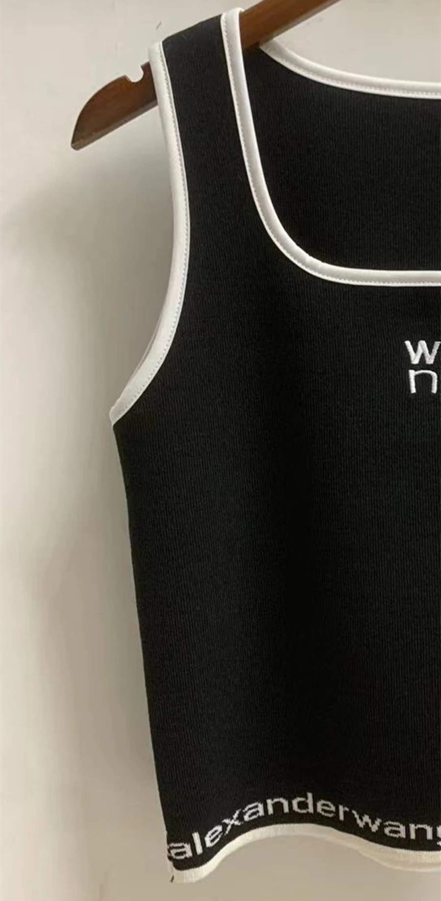 

Luxury Tops Women 2021 Summer Casual Knitted Streetwear Beach Vest Sleeveless Crop Tops Basic Tees Mujer Woman Corset Top