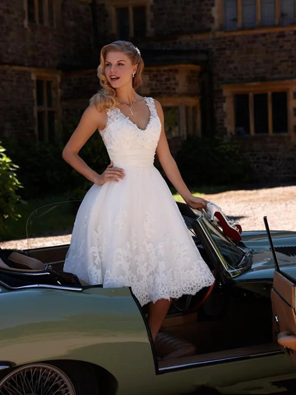 

Vintage Design Tea Length Short Cocktail Dresses V-Neck Straps Beaded White Lace A-Line Bridal Gowns Applique فساتين السهرة