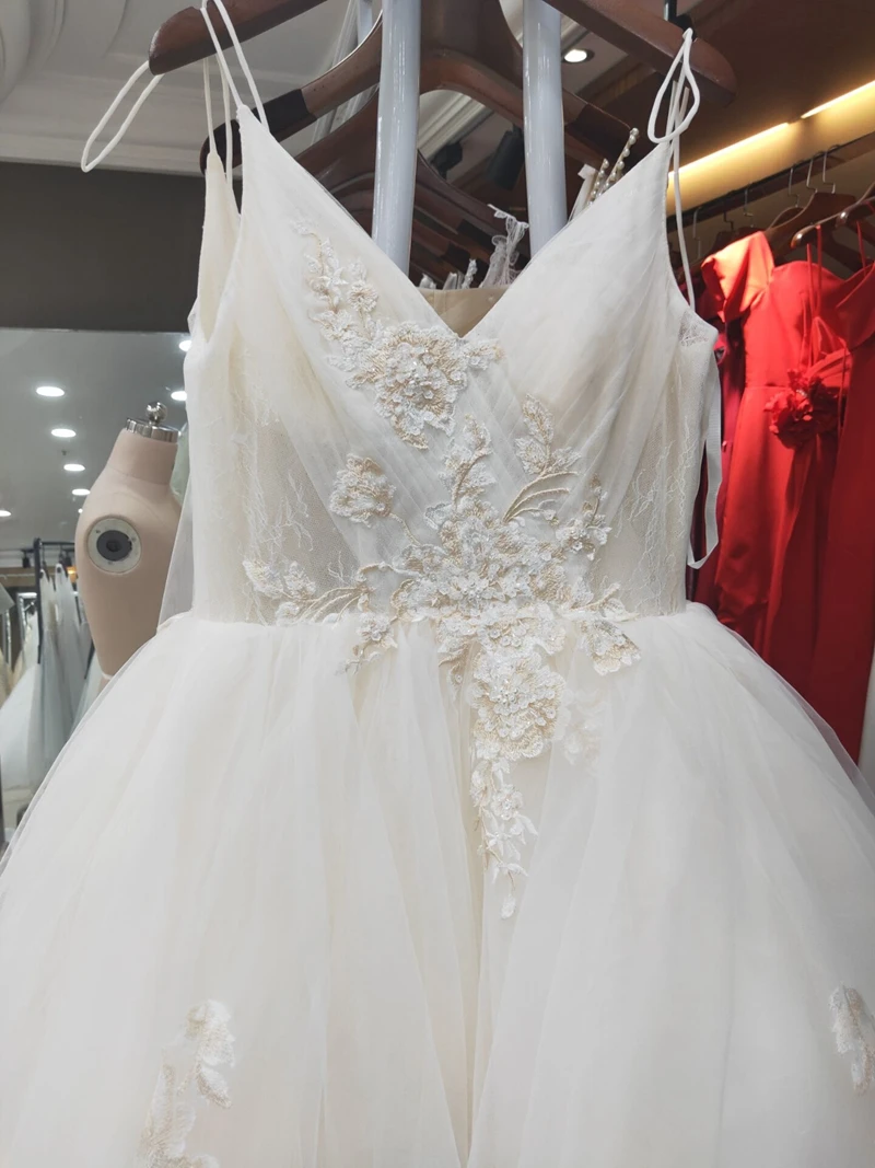 

Real Photos By FANWEIMEI Light Champagne Spaghetti StrapV-Neck Sleeveless Backless Applique Lace Wedding Dress Bride Gown