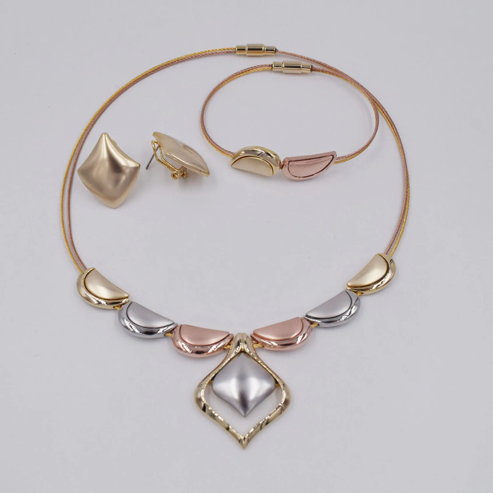 Комплект ювелирных украшений из бисера и | Украшения аксессуары